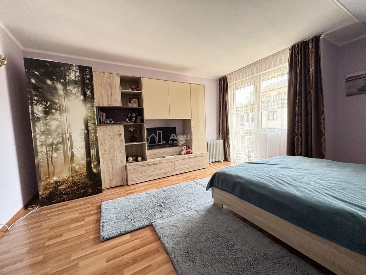 Casa - Vila - str. Piatra Craiului - foto 4