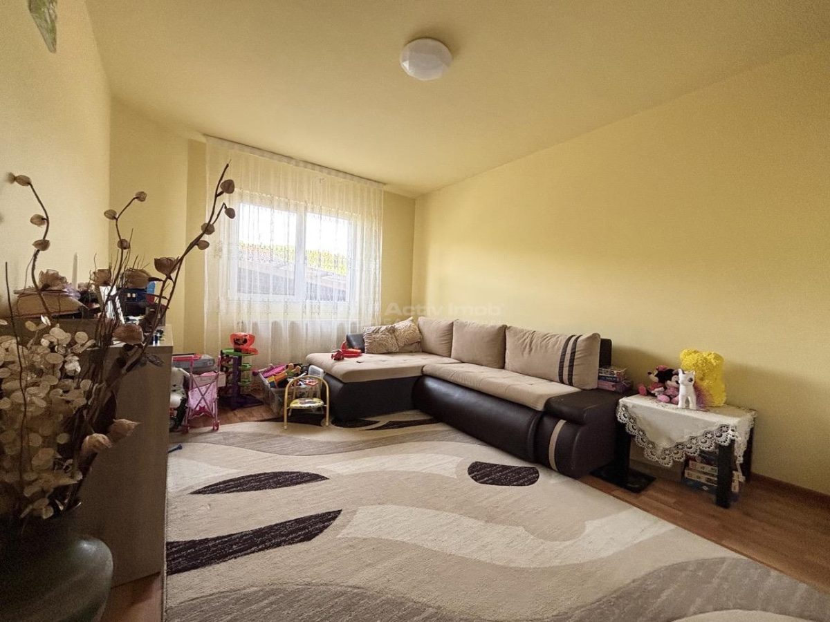 Casa - Vila - str. Piatra Craiului - foto 7