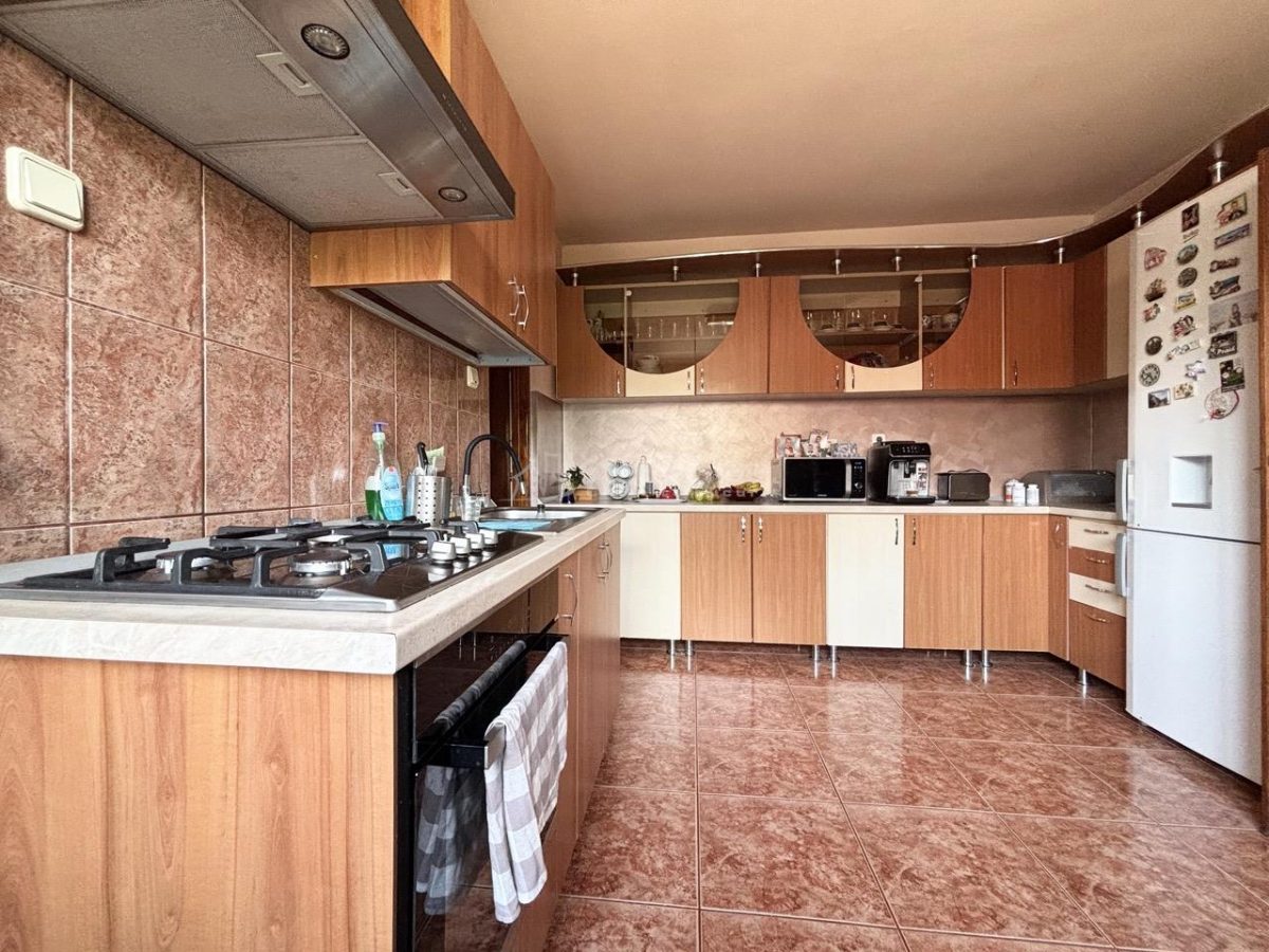 Casa - Vila - str. Piatra Craiului - foto 8