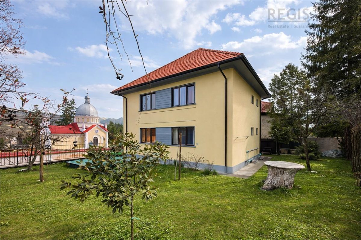 Apartament 2 Camere in Centrul Istoric cu Garaj si Curte - 