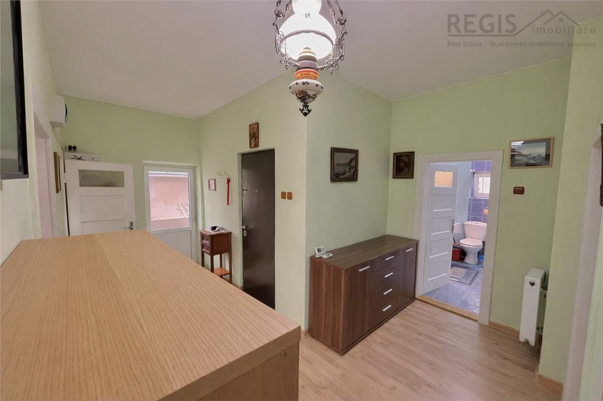 Apartament 2 Camere in Centrul Istoric cu Garaj si Curte - foto 12