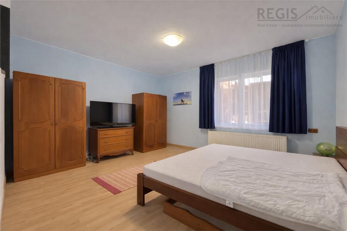 Apartament 2 Camere in Centrul Istoric cu Garaj si Curte - foto 7