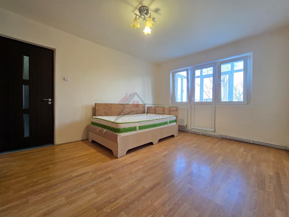 Etaj 2 - Mircea cel Batran, 2 camere, liber - 