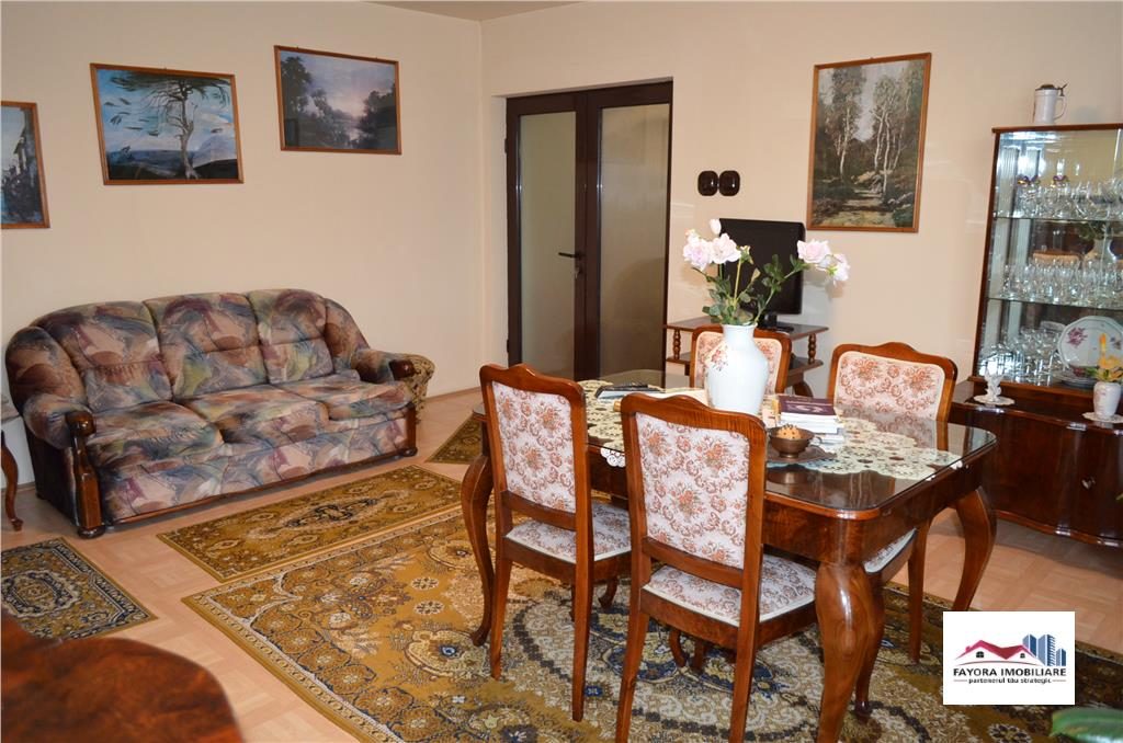 Casa si Spatiu Comercial de Vanzare Zona Semicentrala - foto 2