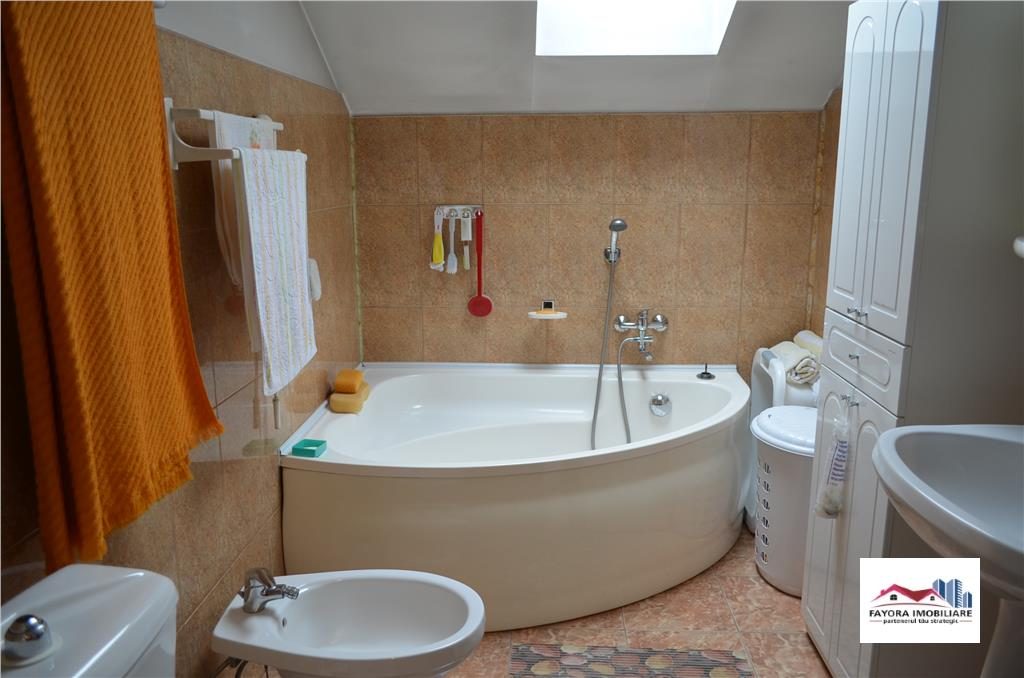 Casa si Spatiu Comercial de Vanzare Zona Semicentrala - foto 5