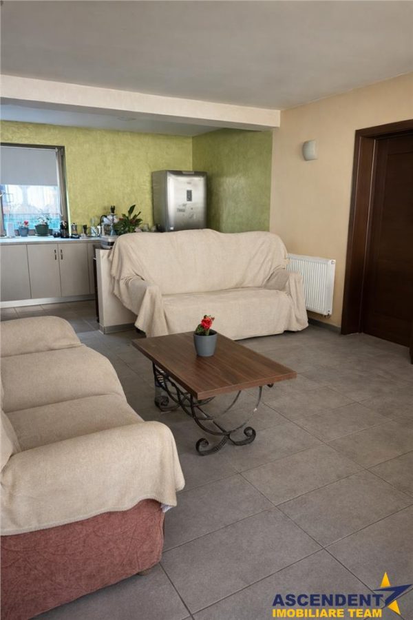 Vila individuala,5 camere,5  bai,170mp utili,areal A,teren 660 mp,Sangeorgiu de Mures - foto 2