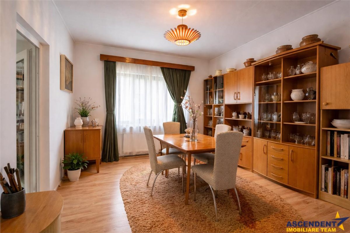 FILM! Casa primitoare in centrul orasului Targu Secuiesc - foto 2