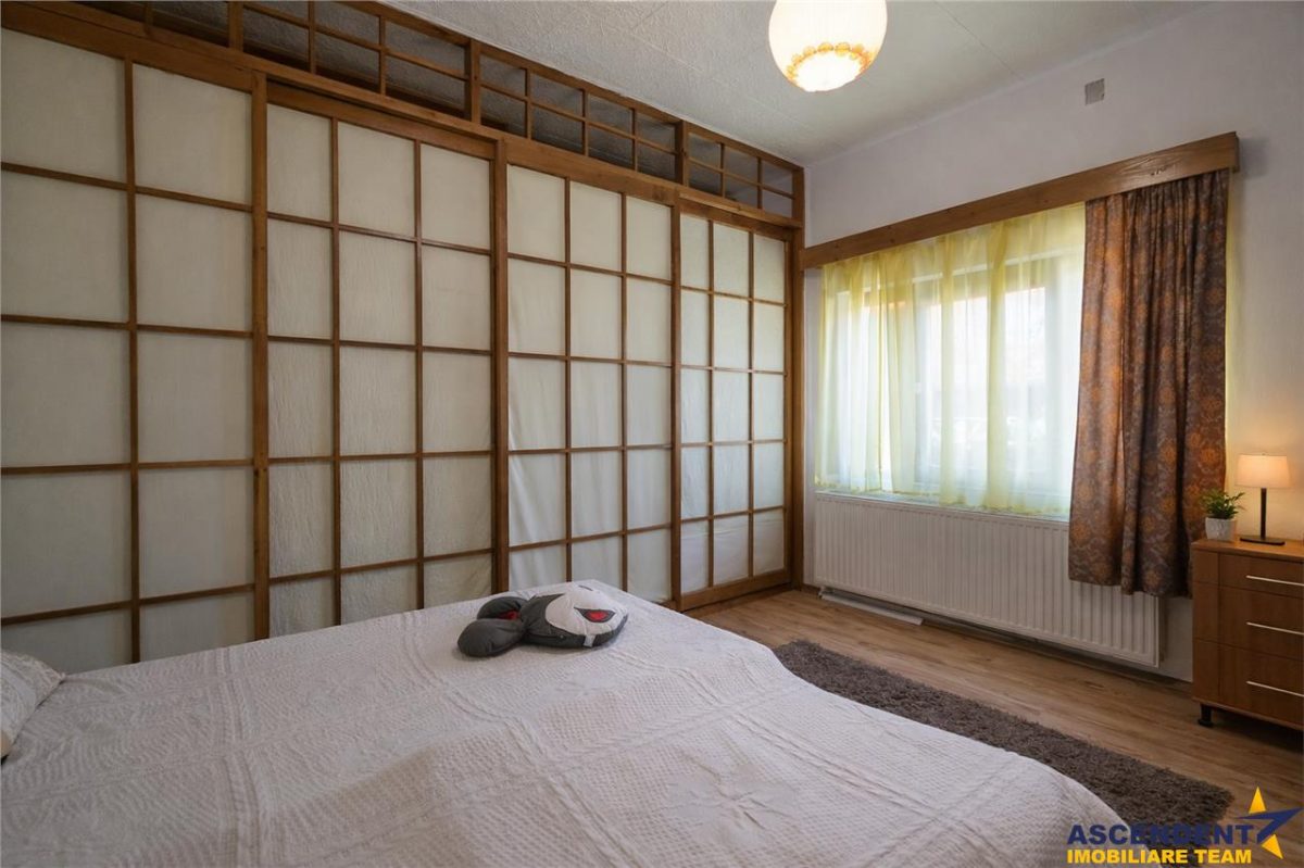 FILM! Casa primitoare in centrul orasului Targu Secuiesc - foto 4