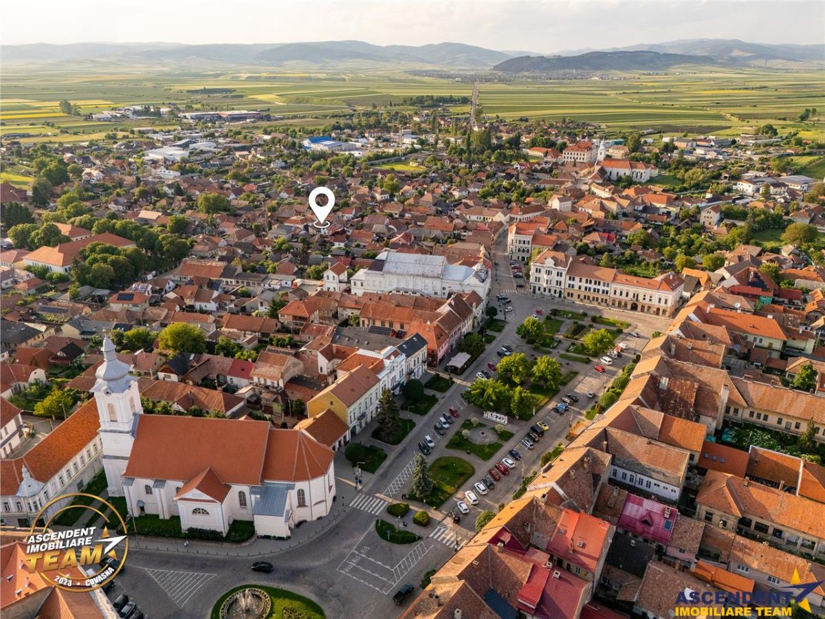 FILM! Casa primitoare in centrul orasului Targu Secuiesc - foto 5
