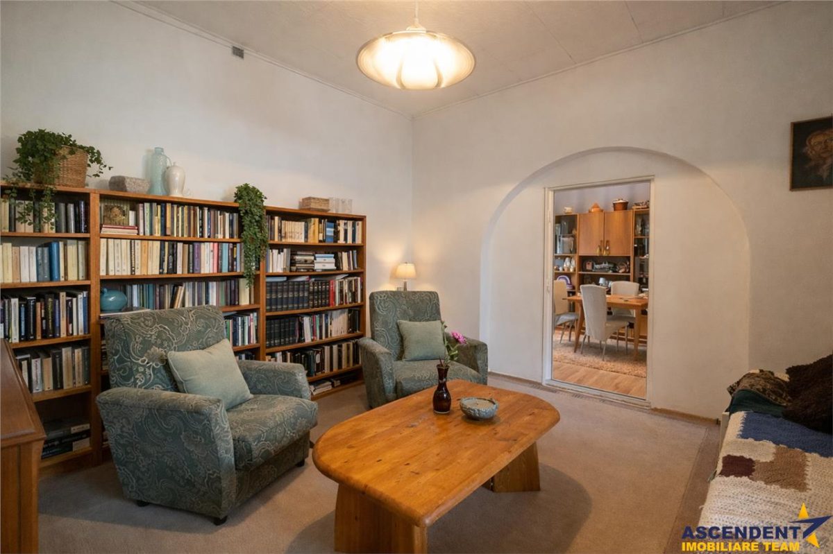 FILM! Casa primitoare in centrul orasului Targu Secuiesc - foto 6