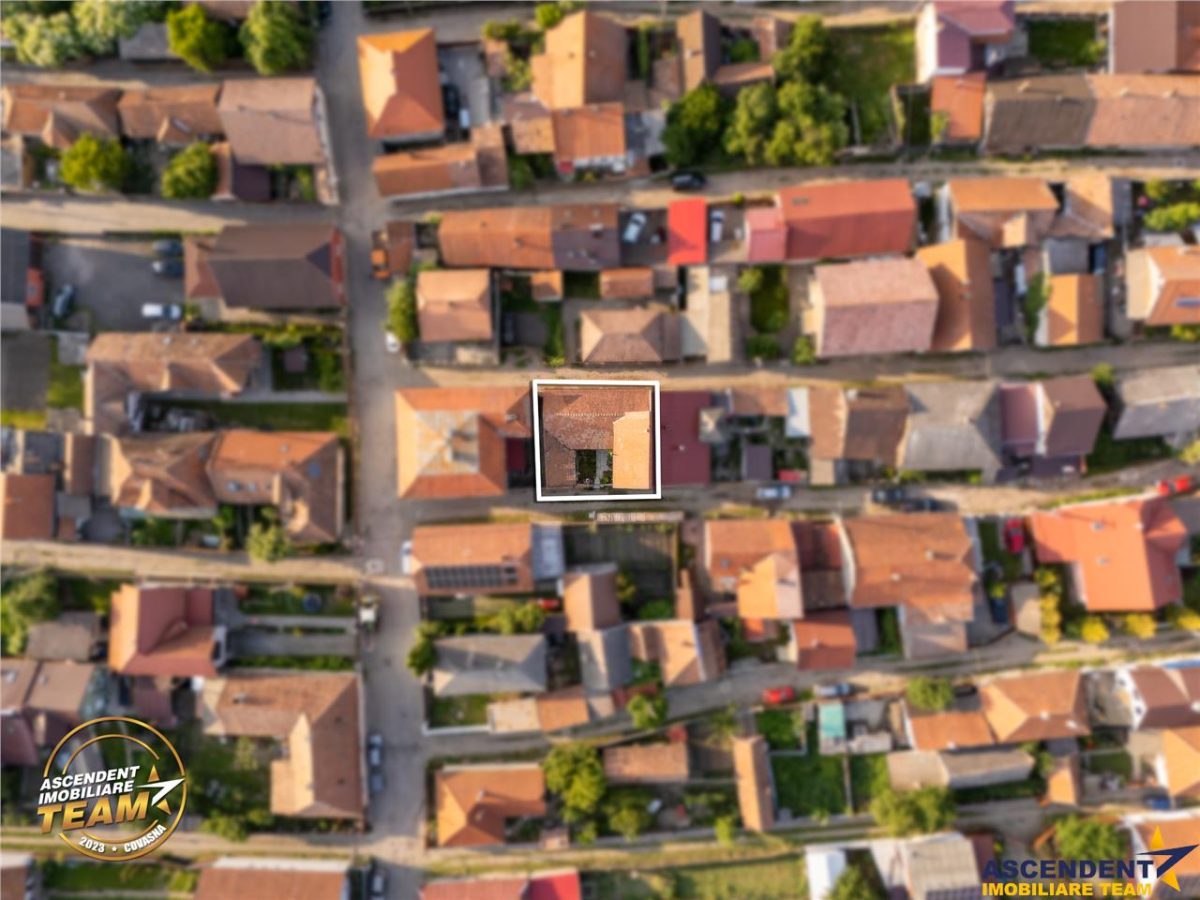 FILM! Casa primitoare in centrul orasului Targu Secuiesc - foto 8