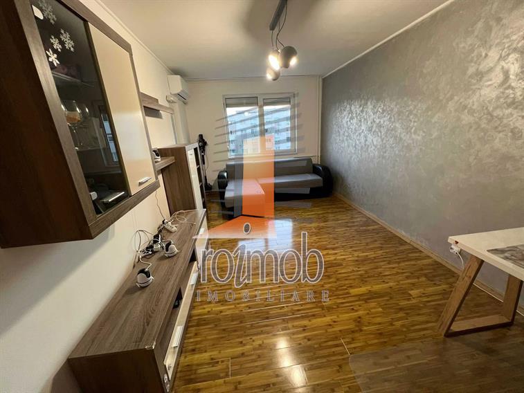 Apartament 3 camere decomandat, construit in anul 1982, zona B-dul Chisinau - 