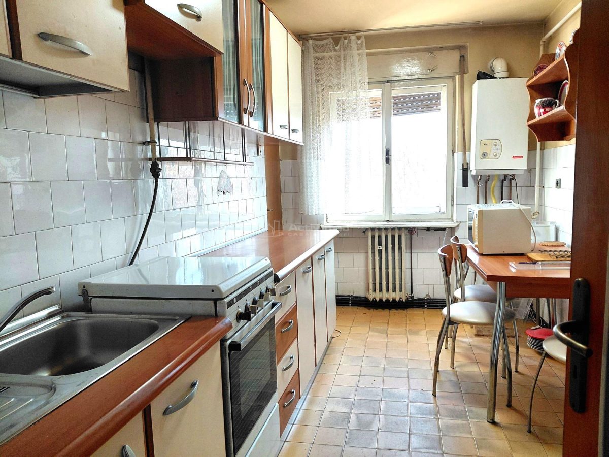 Baia Mare Vanzare | Apartament 3 camere decomandat etaj 3 | Victoriei - Baia Mare