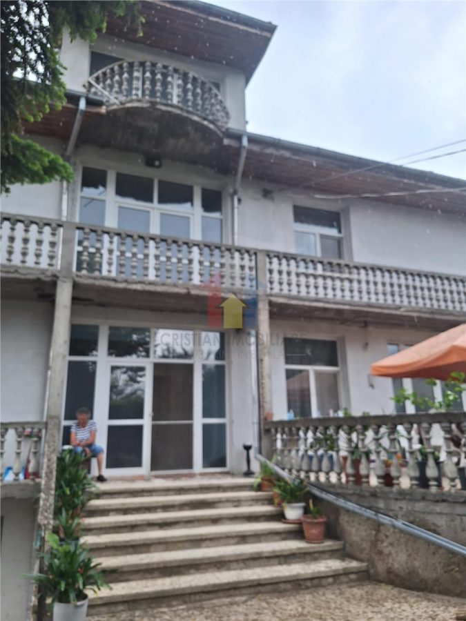 Vila S+P+1+M- Islaz, 8 camere, Suprafata teren 971 mp, Suprafata construita 410 mp - 