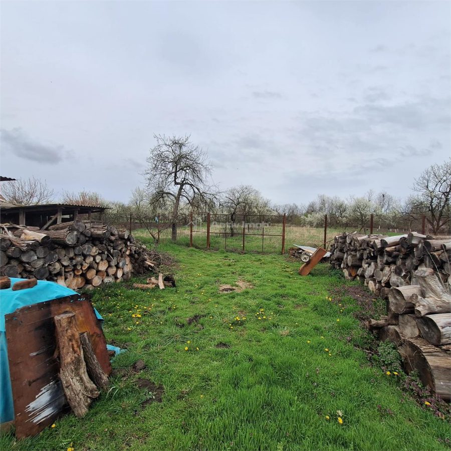 Casa cu Gradina si Teren, 4636 MP. Ghertenis - foto 20