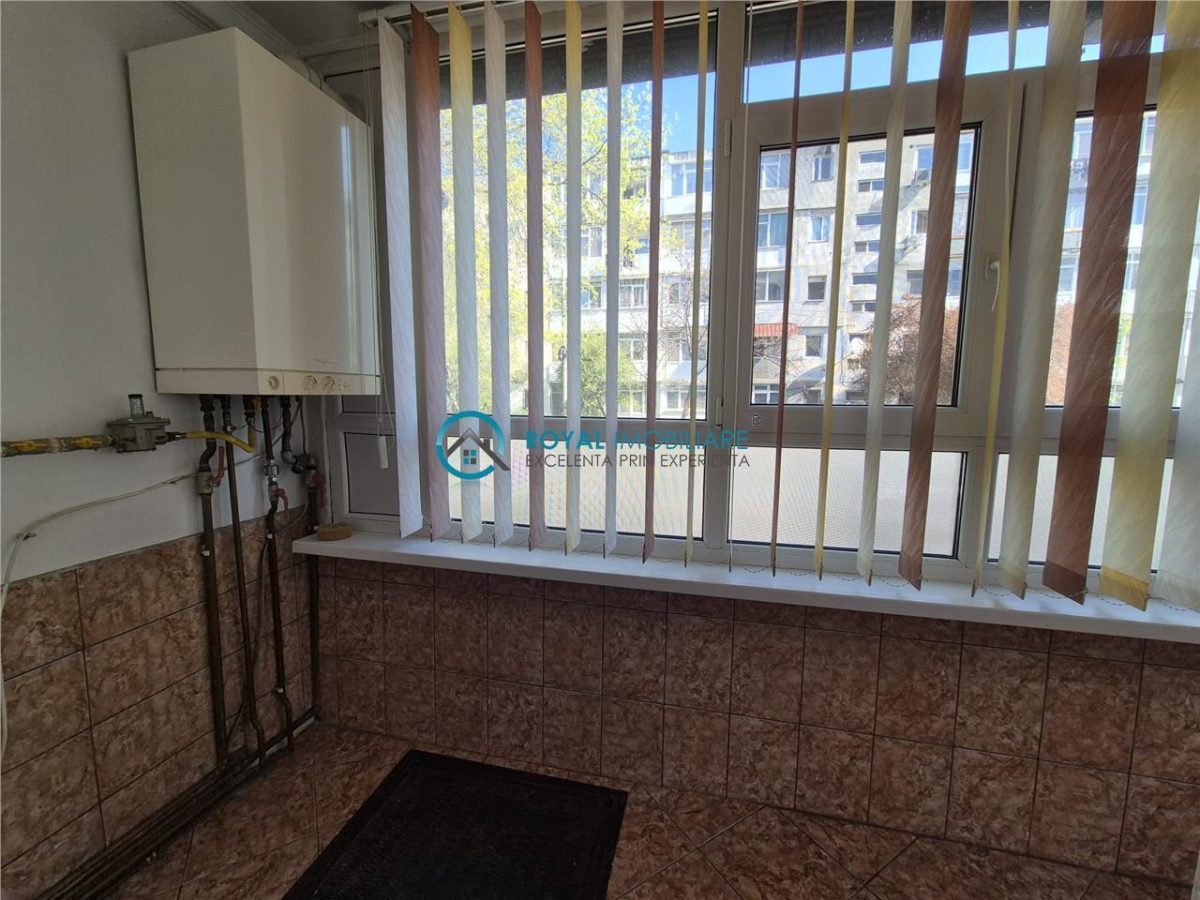 Royal Imobiliare - Vanzare apartament 3 camere zona Malu Rosu - foto 11