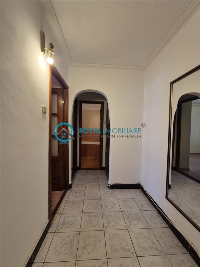 Royal Imobiliare - Vanzare apartament 3 camere zona Malu Rosu - foto 12