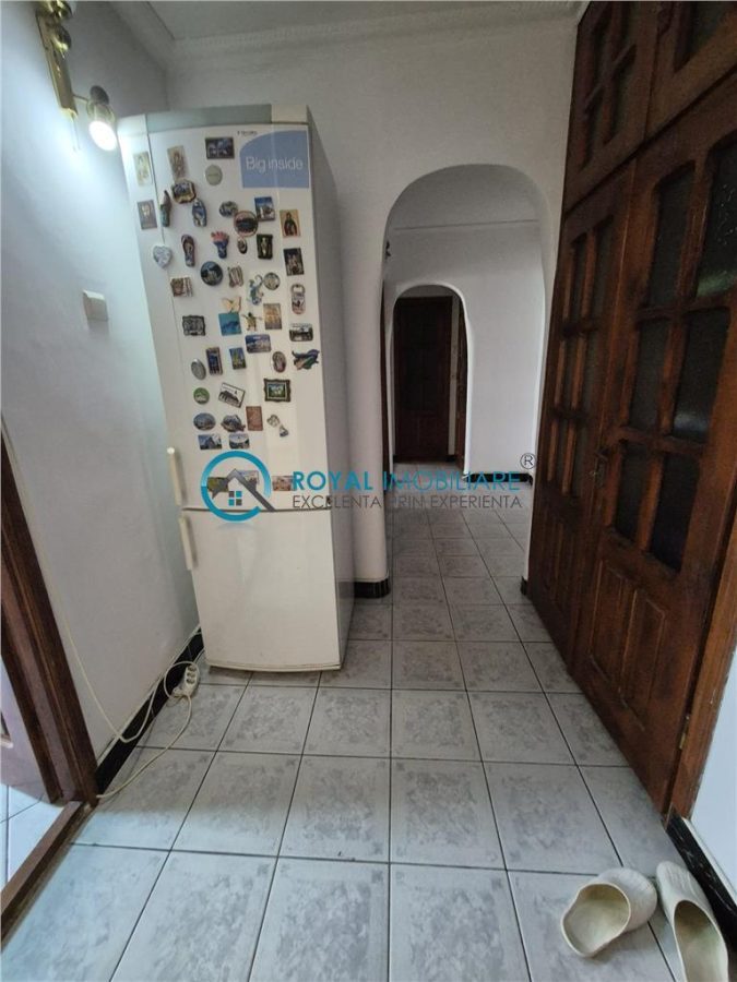Royal Imobiliare - Vanzare apartament 3 camere zona Malu Rosu - foto 15