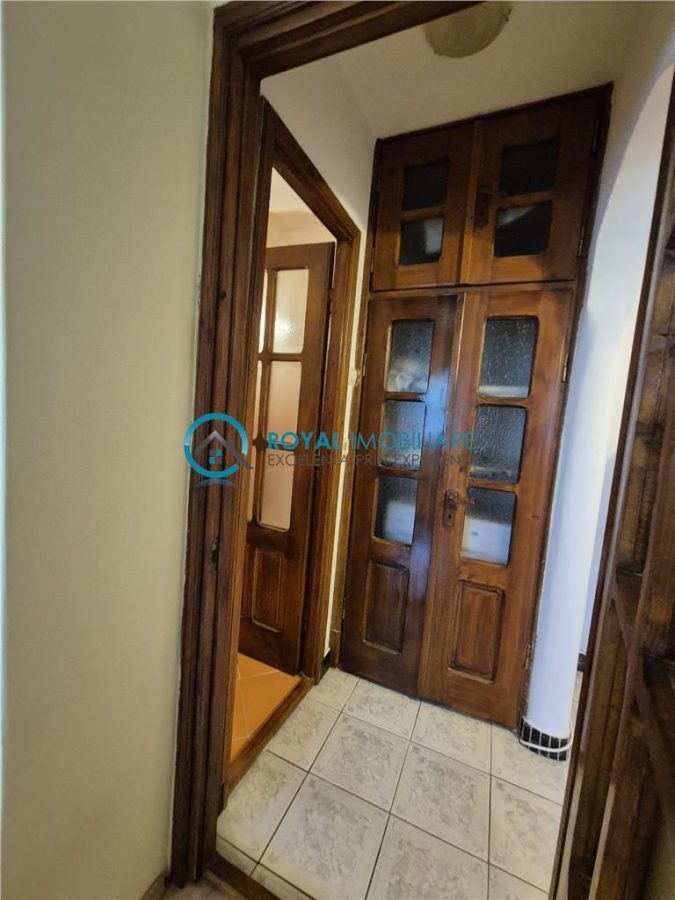 Royal Imobiliare - Vanzare apartament 3 camere zona Malu Rosu - foto 16