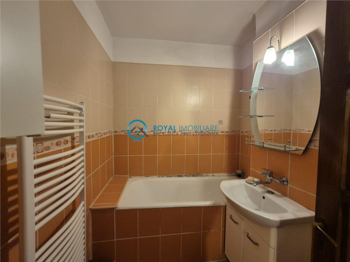 Royal Imobiliare - Vanzare apartament 3 camere zona Malu Rosu - foto 17
