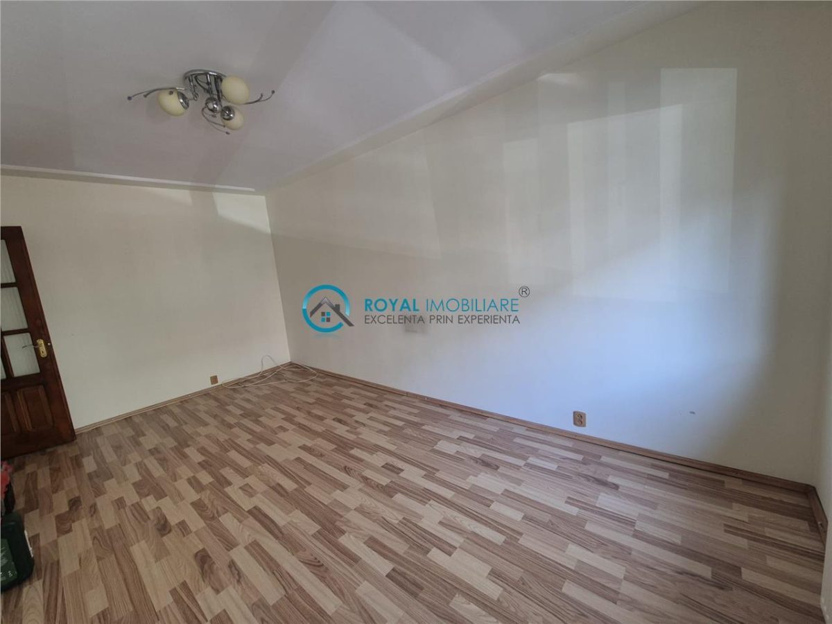 Royal Imobiliare - Vanzare apartament 3 camere zona Malu Rosu - foto 3