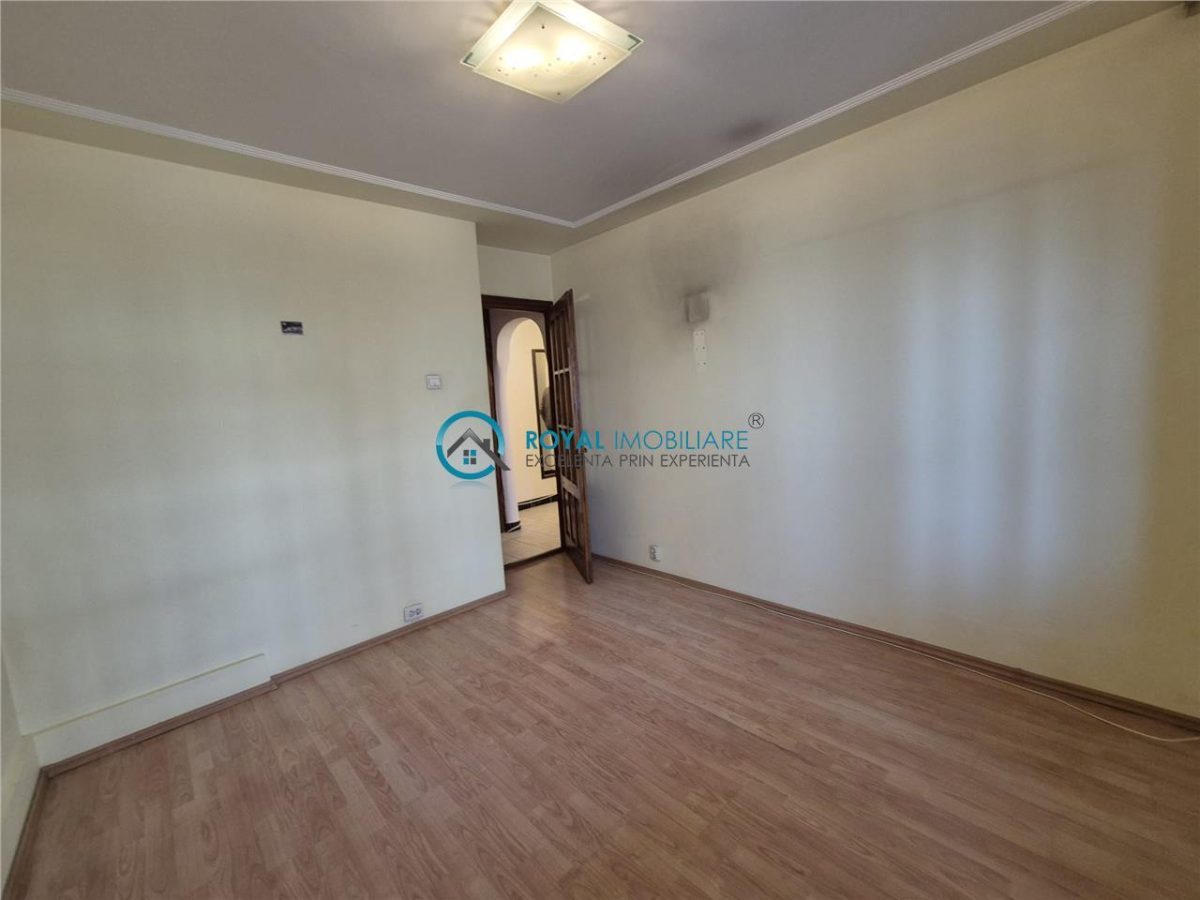 Royal Imobiliare - Vanzare apartament 3 camere zona Malu Rosu - foto 6