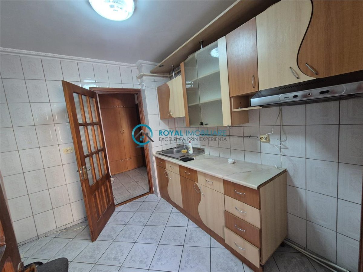 Royal Imobiliare - Vanzare apartament 3 camere zona Malu Rosu - foto 8