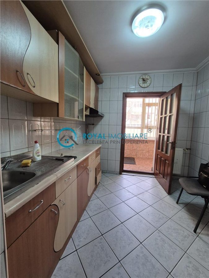 Royal Imobiliare - Vanzare apartament 3 camere zona Malu Rosu - foto 9