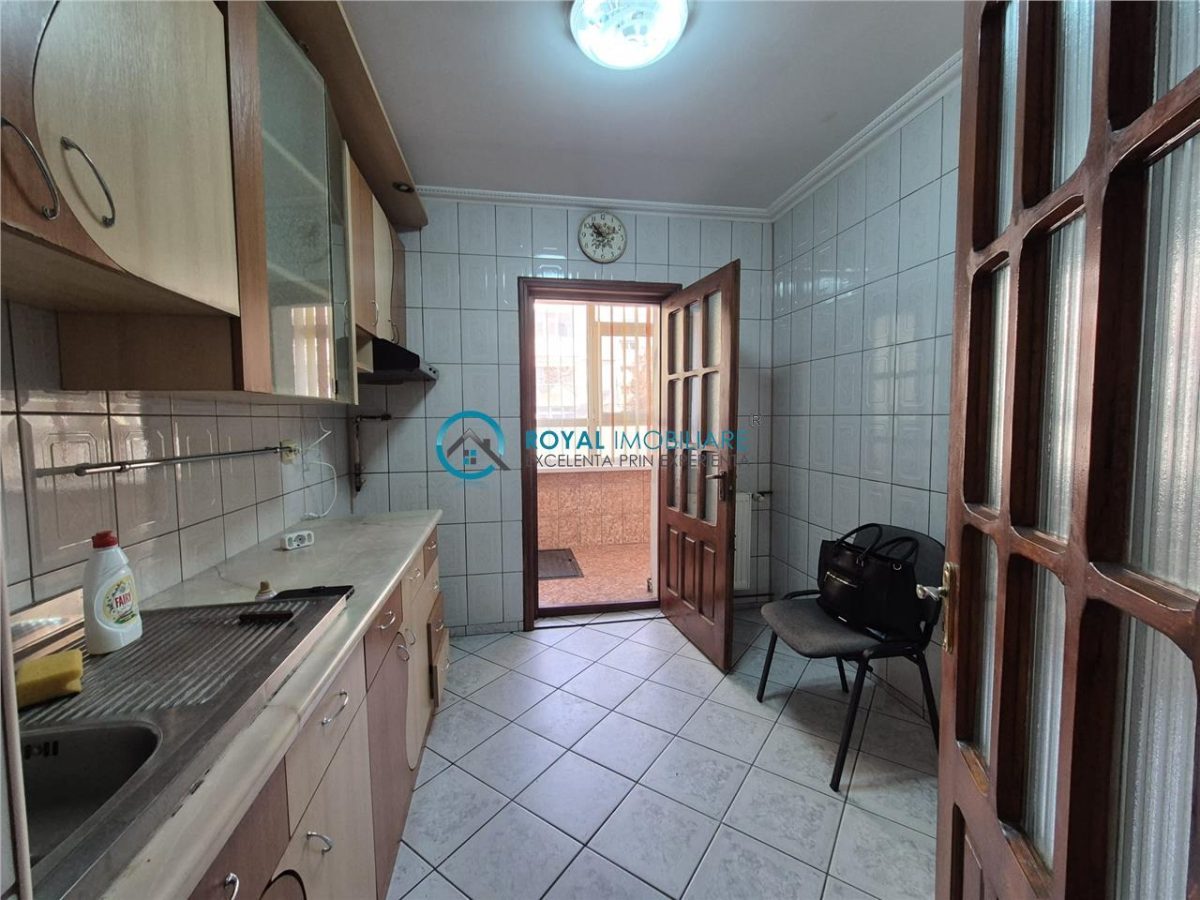 Royal Imobiliare - Vanzare apartament 3 camere zona Malu Rosu - foto 10