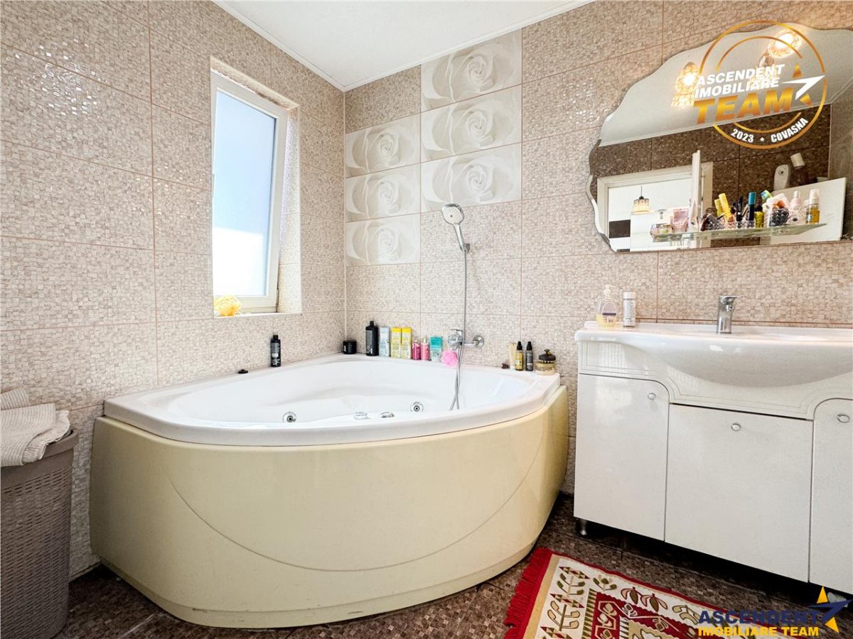 Casa primitoare si apreciabila, areal cu liniste, gradina frumoasa, Sancraiu,Szalomer Covasna - foto 23