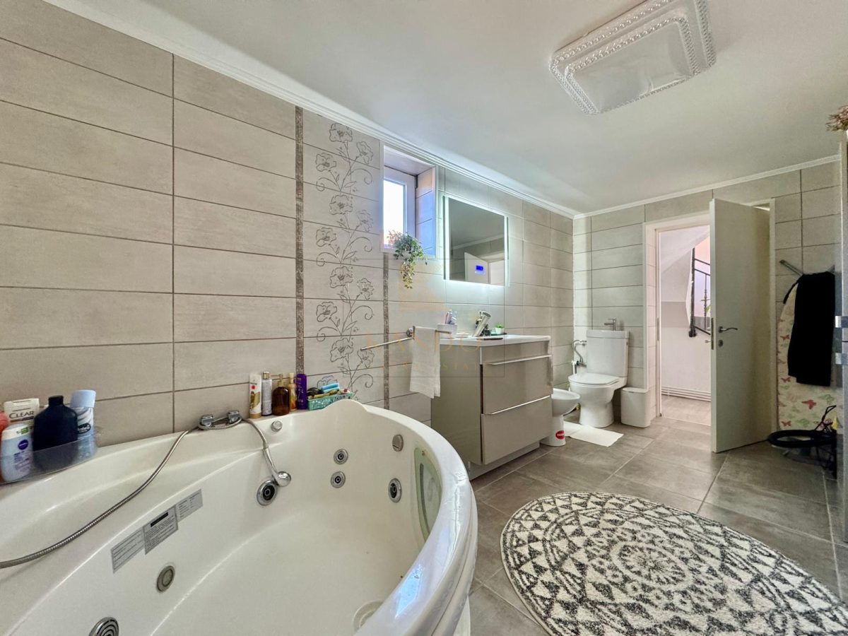 Casa + teren de vanzare in Campulung | Ideala locuinta sau casa de vacanta - foto 8