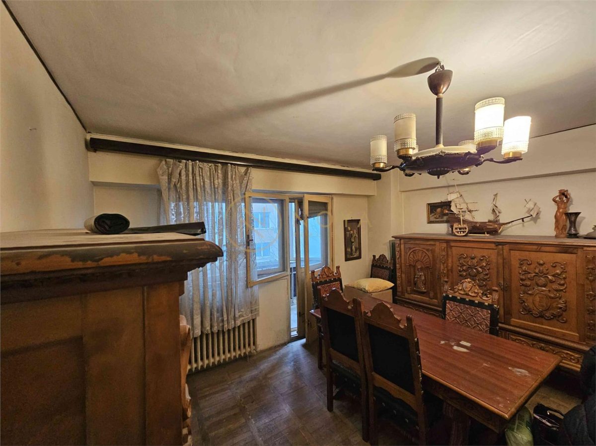 APARTAMENT de 4 CAMERE Dorobanti Romana 1982 - 