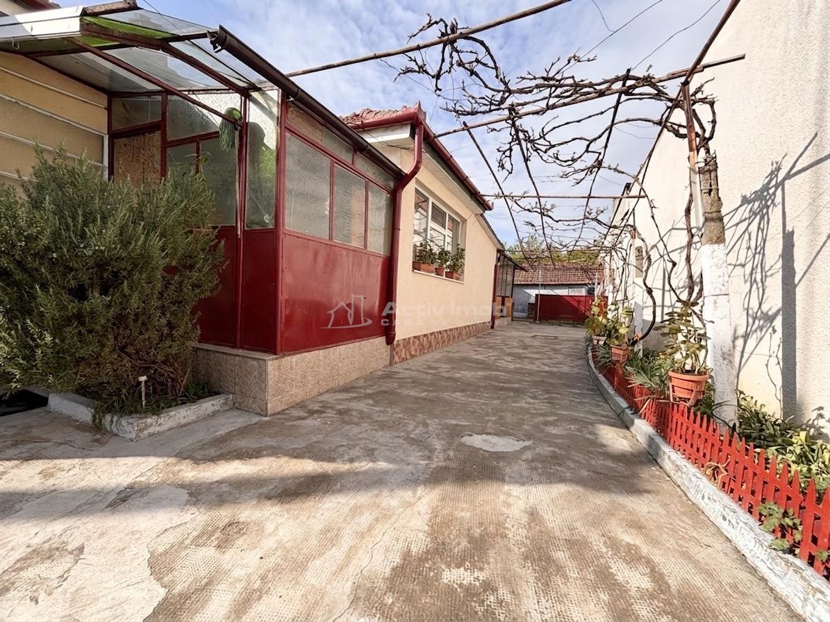 Casa pe un nivel, 500 mp teren, langa Palatul Baroc Oradea â€“ zona foarte linistita - 