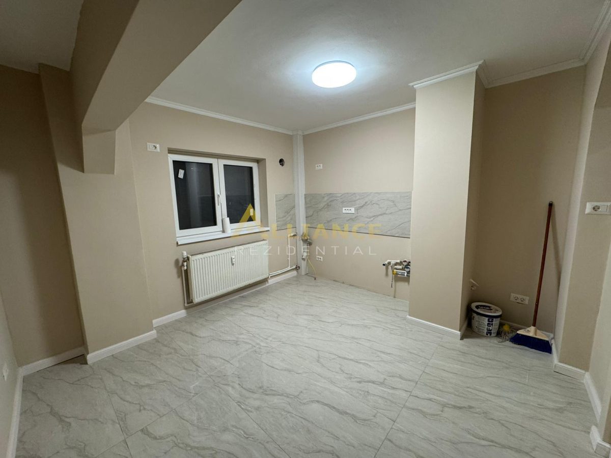 Apartament 3 camere, decomandat - 300 m de Metrou Aparatorii Patriei - Renovat - foto 3