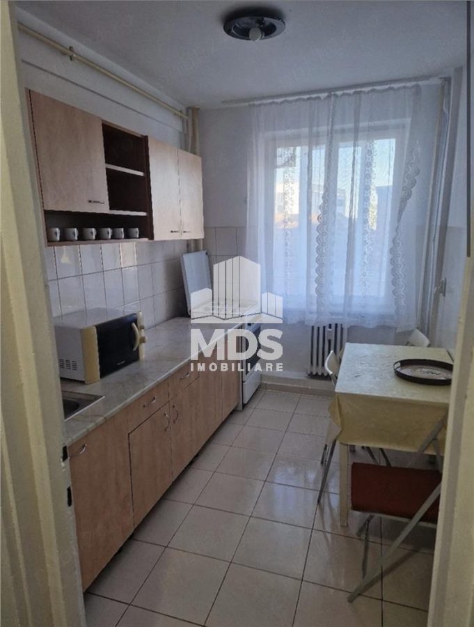 Etaj intermediar cu 3 balcoane, mobilat si utilat - 