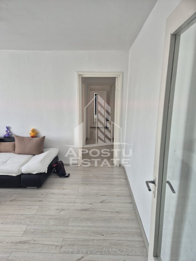 Apartament cu 3 camere,mobilat si utilat cu boxa,Bulevardul Cetatii - foto 13
