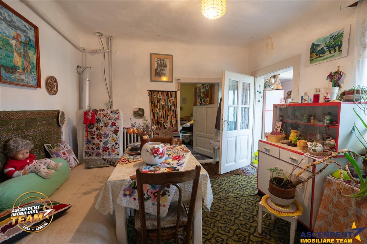 Casa traditionala, cu teren pretios de 534 mp, Targu Secuiesc - foto 4