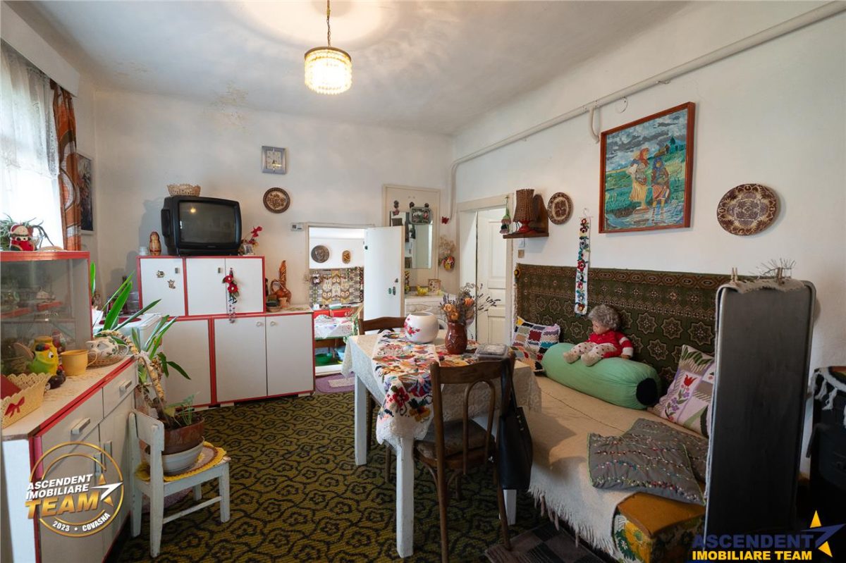 Casa traditionala, cu teren pretios de 534 mp, Targu Secuiesc - foto 9