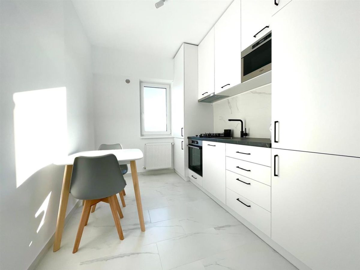 1 CAM CENTRU PALAS , PARCARE,PRIMA INCHIRIERE UNIREA TOWERS DEC - 430EUR - 