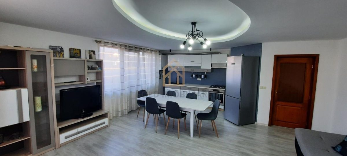 Apartament Spațios în Vilă de Închiriat - 