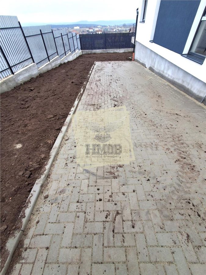 Casa tip duplex cu 4 camere 2 bai si 300 mp teren in zona Calea Cisnadiei - foto 12