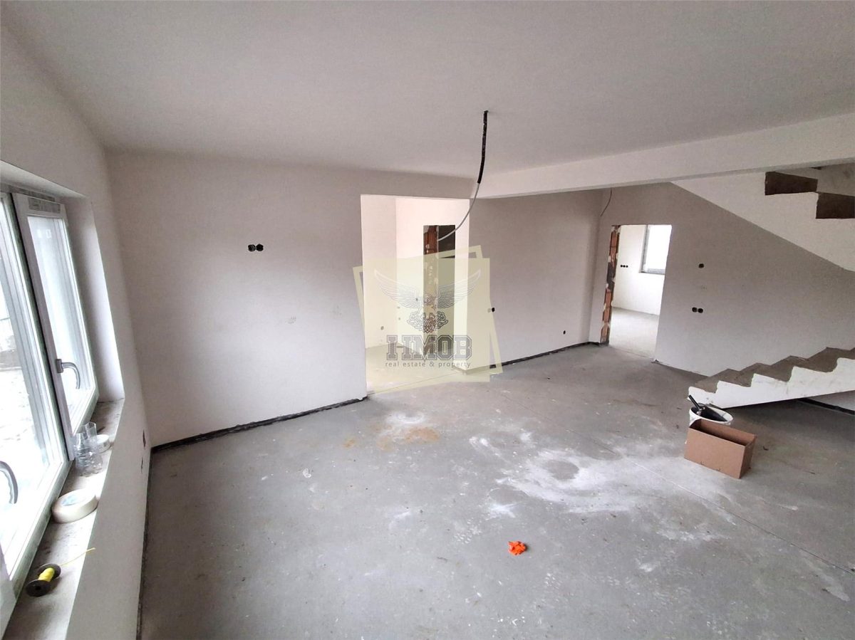 Casa tip duplex cu 4 camere 2 bai si 300 mp teren in zona Calea Cisnadiei - foto 5