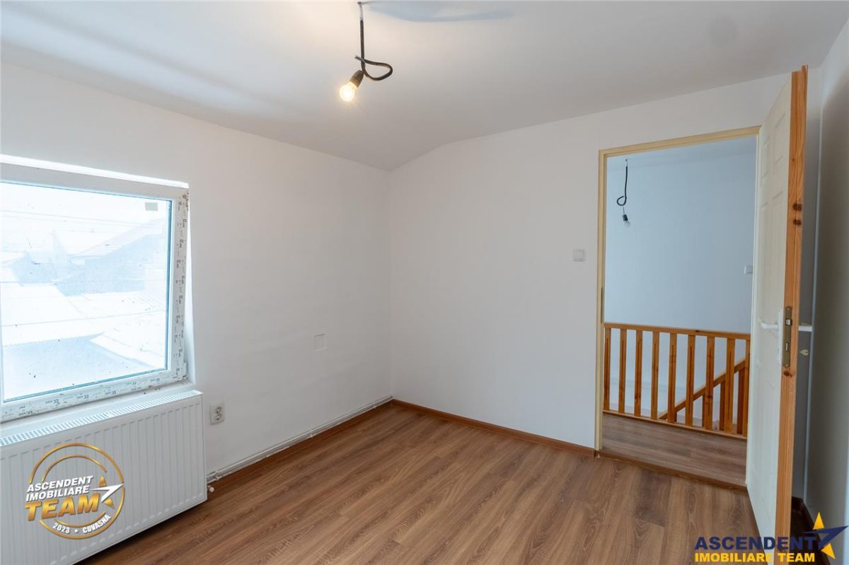 Accesibilitate si farmecul unei case cu garaj, locatie de referinta, Central, Targu Secuiesc - foto 12