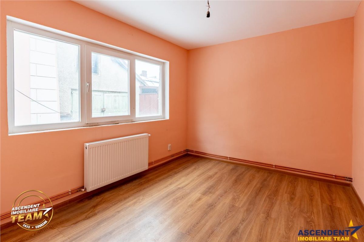 Accesibilitate si farmecul unei case cu garaj, locatie de referinta, Central, Targu Secuiesc - foto 3