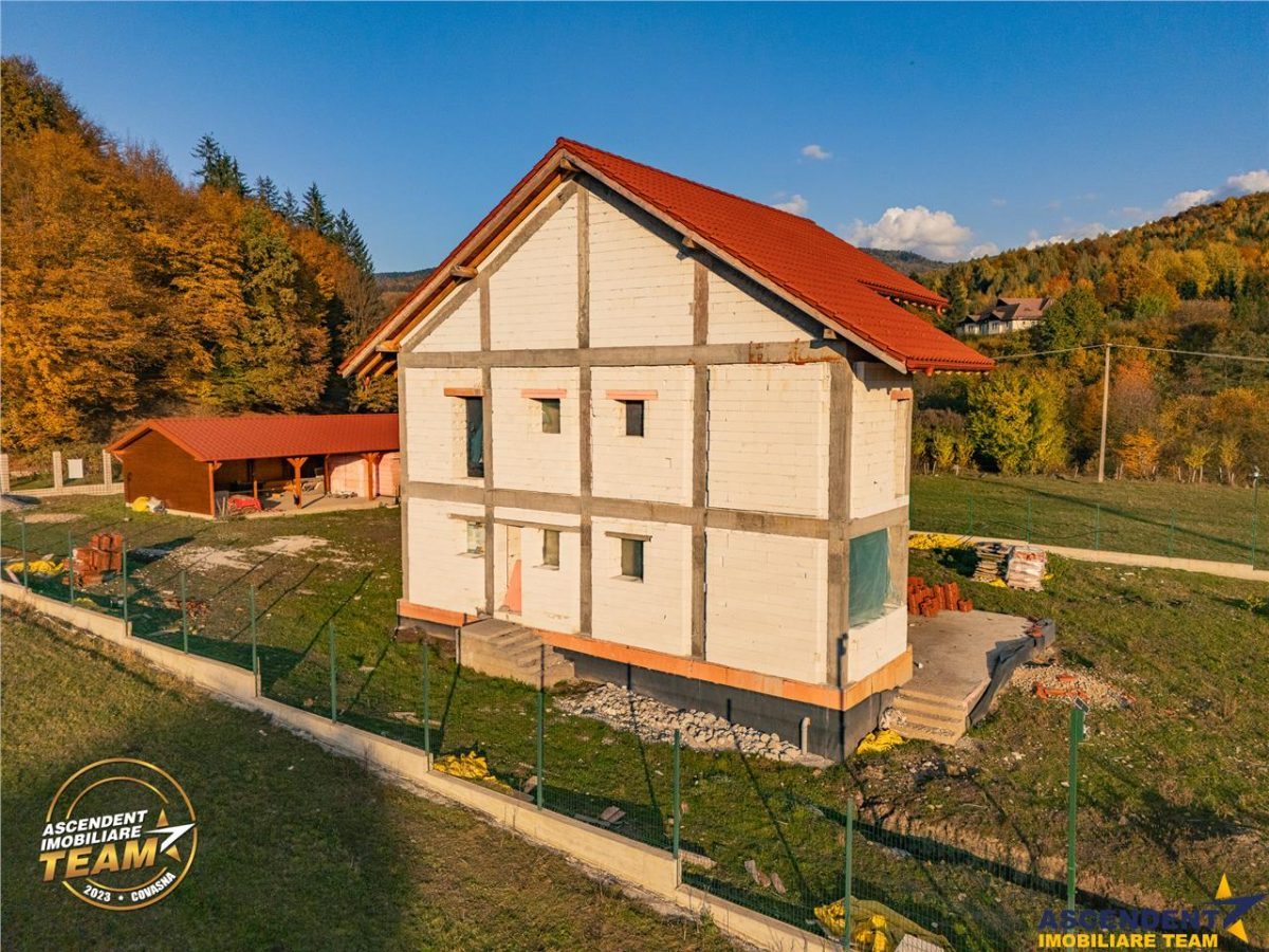 FILM! Vila intr-un peisaj mirific, cu 2.900mp teren, Covasna - foto 2