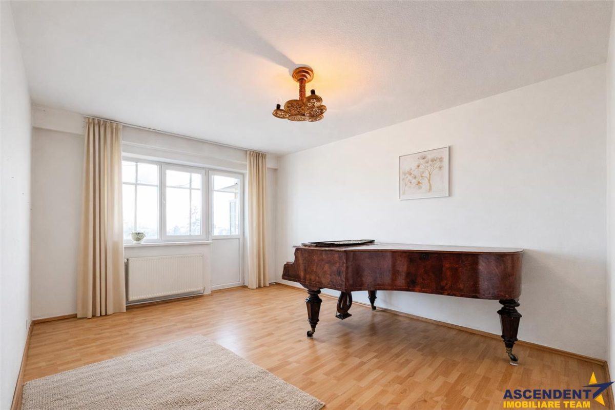 Film! Apartament cu 3 camere, decomandat, Ciucului, Sfantu Gheorghe - 