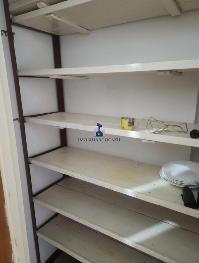 Inchiriere Apartament 4 Camere Semidecomandat Aparatorii Patriei-Moldovita - 