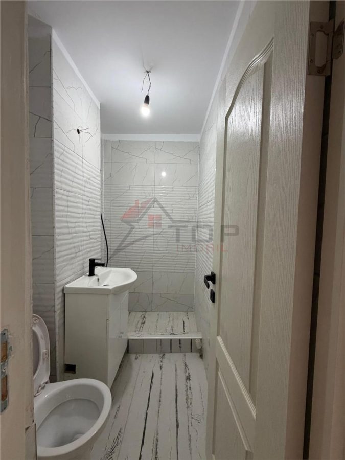 Etaj 3, renovat, 2 camere zona Mircea cel Batran - foto 6