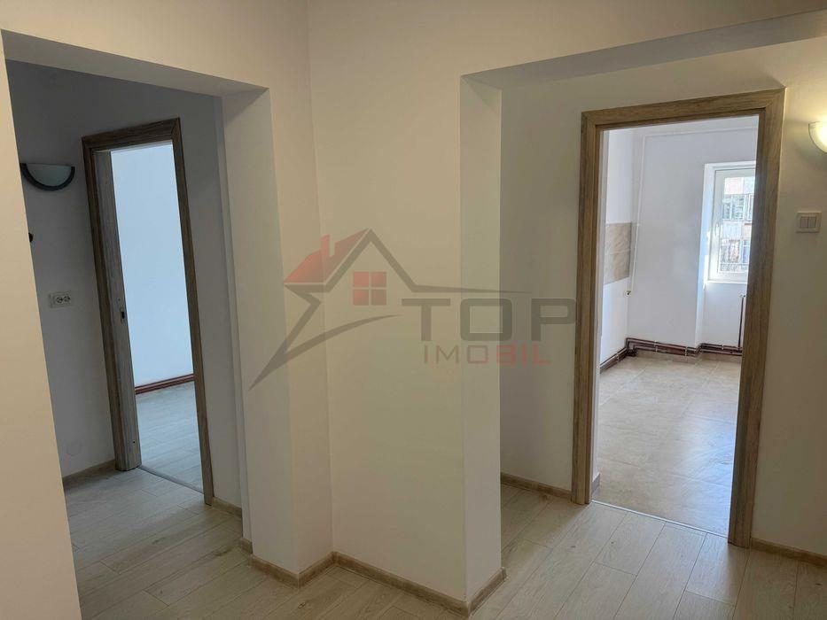 Dacia - la bulevard 2 camere decomandat, etaj intermediar, liber - foto 3