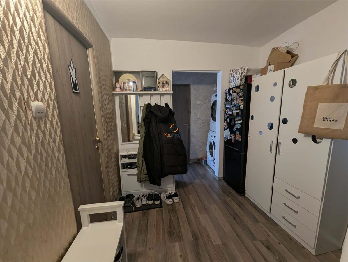 Decomandat 2 camere etaj 2 Zona Lipovei - 